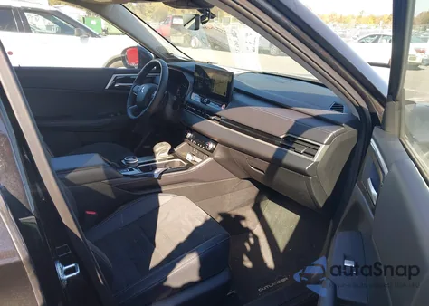 2025 Mitsubishi Outlander Se 2.5 2Wd z USA, uszkodzony, nr VIN JA4J3VA83SZ039137